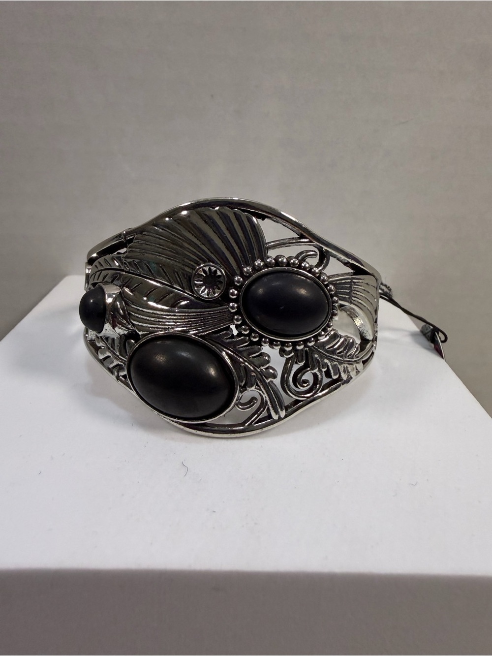🩷5/$10🩷 Paparazzi Silver-Tone Filigree Cuff Bracelet with Black Cabochons
